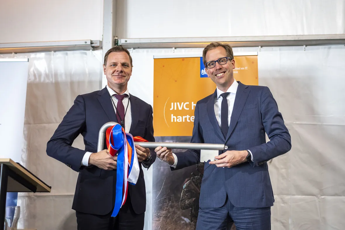 Arno Uiterweerd (Unica Datacenters) en Boudewijn Boots (Ministerie van Defensie)