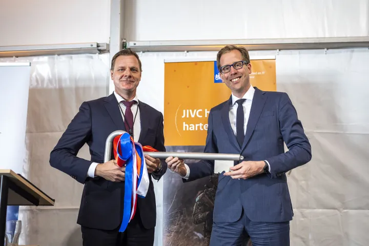 Arno Uiterweerd (Unica Datacenters) en Boudewijn Boots (Ministerie van Defensie)