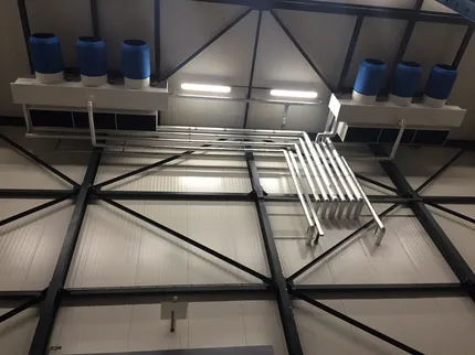 Verdamper in een distributiecentrum van een supermarkt