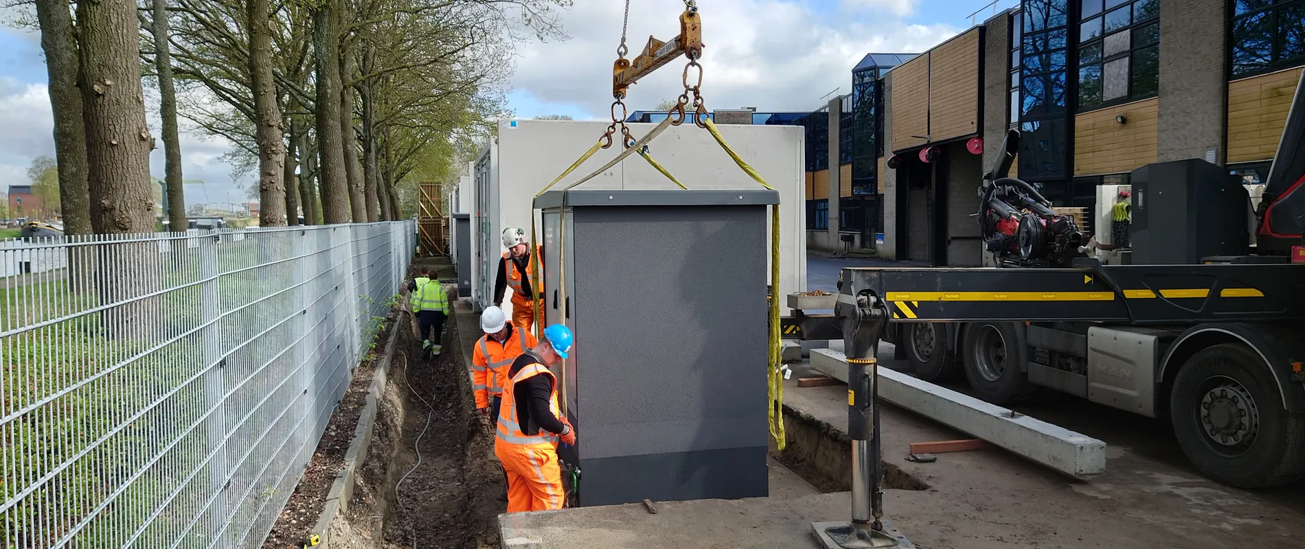 Plaatsing spanningskast bij project Reuver