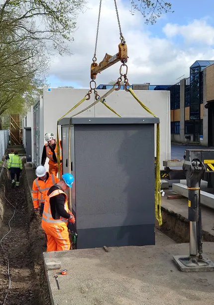 Plaatsing spanningskast bij project Reuver