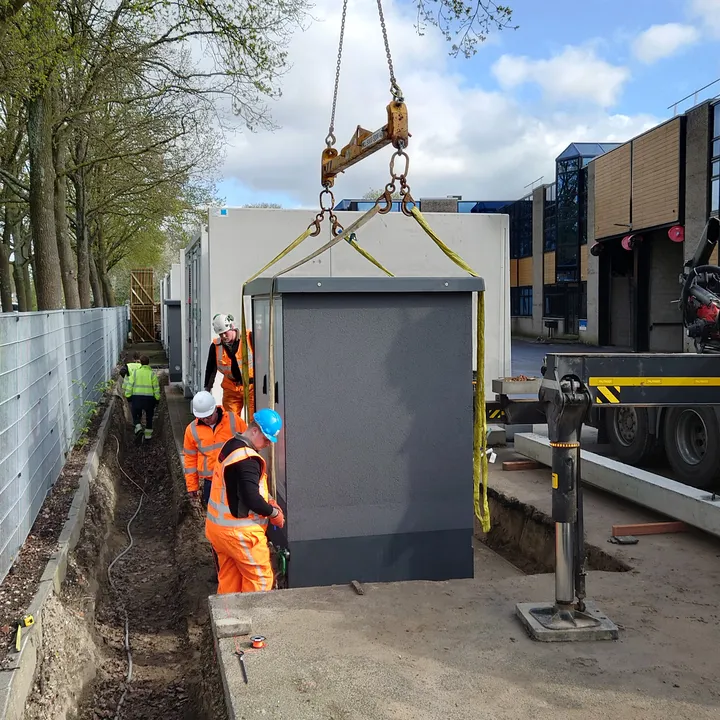 Plaatsing spanningskast bij project Reuver