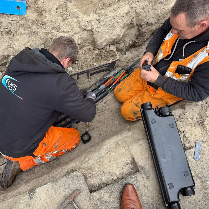 Eljes werkzaamheden leggen glasvezel
