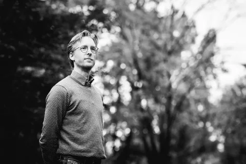 Robbert Jan Kok Analist Energie Inkoop portretfoto zwart wit