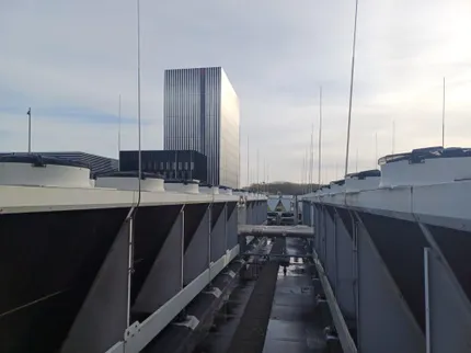 Dakinstallatie op de Universiteit van Amsterdam