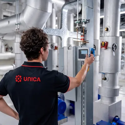 in de technische ruimte van een datacenter