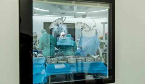 Cleanroom doorkijkvenster naar operatiekamer