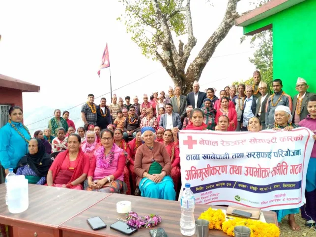 Water User Comité in Thana Parbat voor het Water, Sanitatie en Hygiëne (WASH) Project van de Unica Foundation