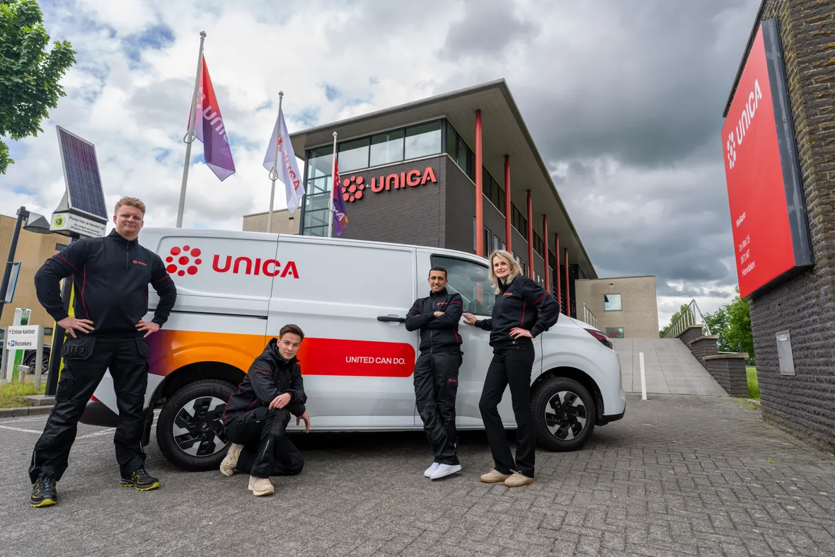 Unica_nieuwe merkuitstraling hoofdkantoor Hoevelaken - bedrijfskleding - EV servicebus-16