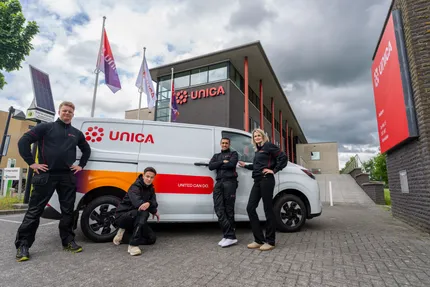 Unica_nieuwe merkuitstraling hoofdkantoor Hoevelaken - bedrijfskleding - EV servicebus-16