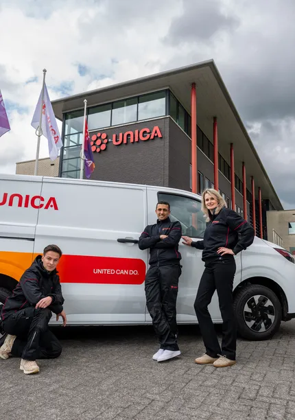 Unica_nieuwe merkuitstraling hoofdkantoor Hoevelaken - bedrijfskleding - EV servicebus-16