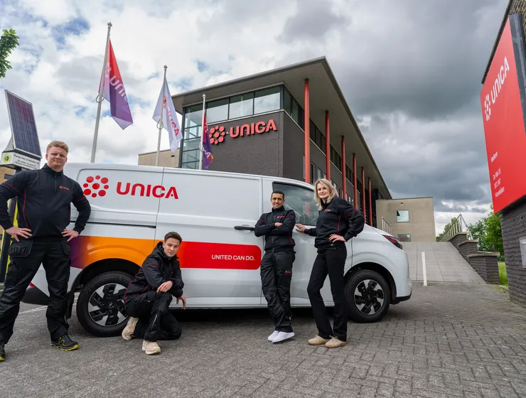 Unica_nieuwe merkuitstraling hoofdkantoor Hoevelaken - bedrijfskleding - EV servicebus-16