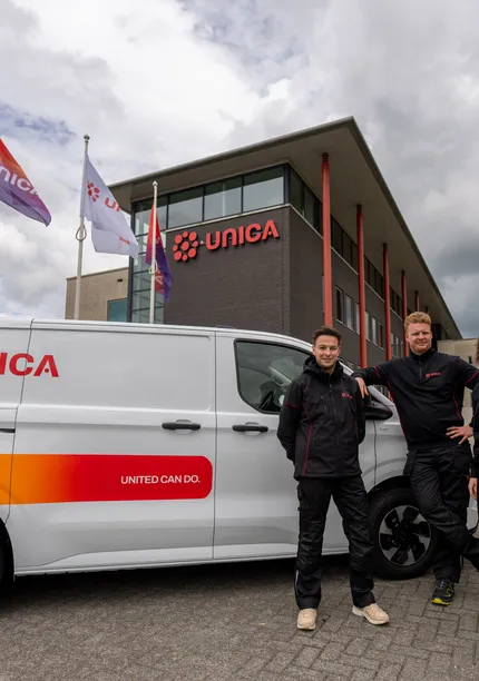 Unica_nieuwe merkuitstraling hoofdkantoor Hoevelaken - bedrijfskleding - EV servicebus - 25