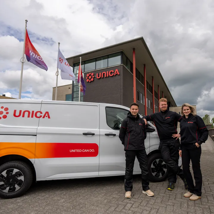 Unica_nieuwe merkuitstraling hoofdkantoor Hoevelaken - bedrijfskleding - EV servicebus - 25