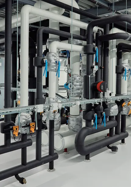 Regeltechnische installatie in technische ruimte