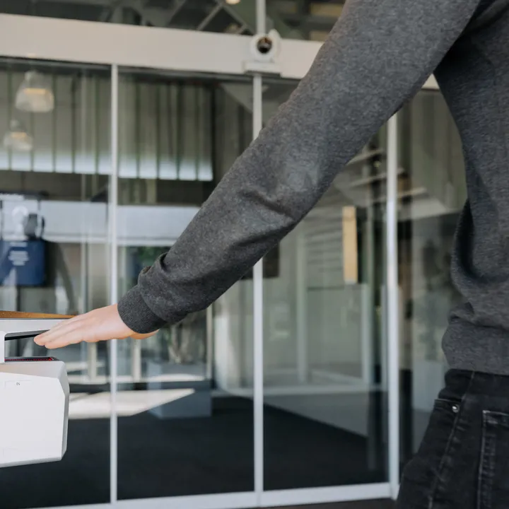 Hand onder sensor