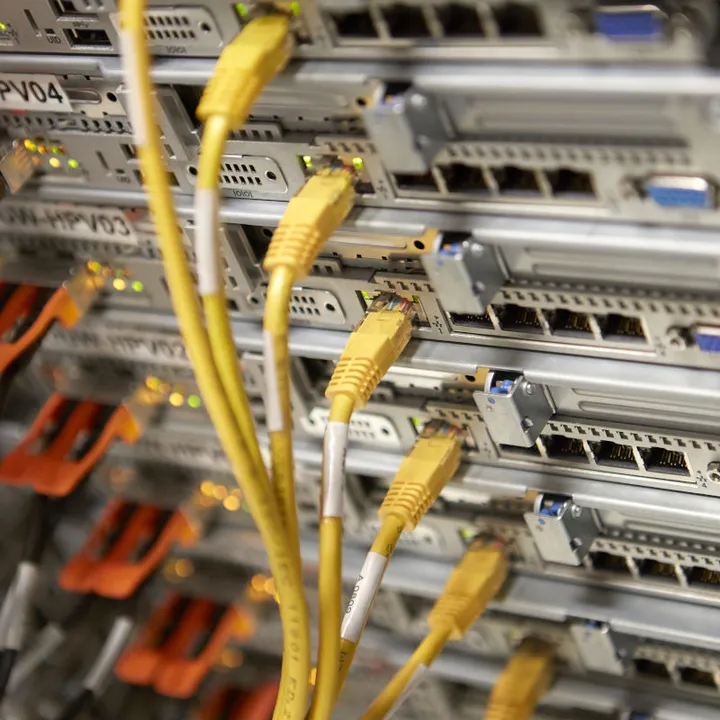 Techniek Unica Schutte ICT Datacenter kabels