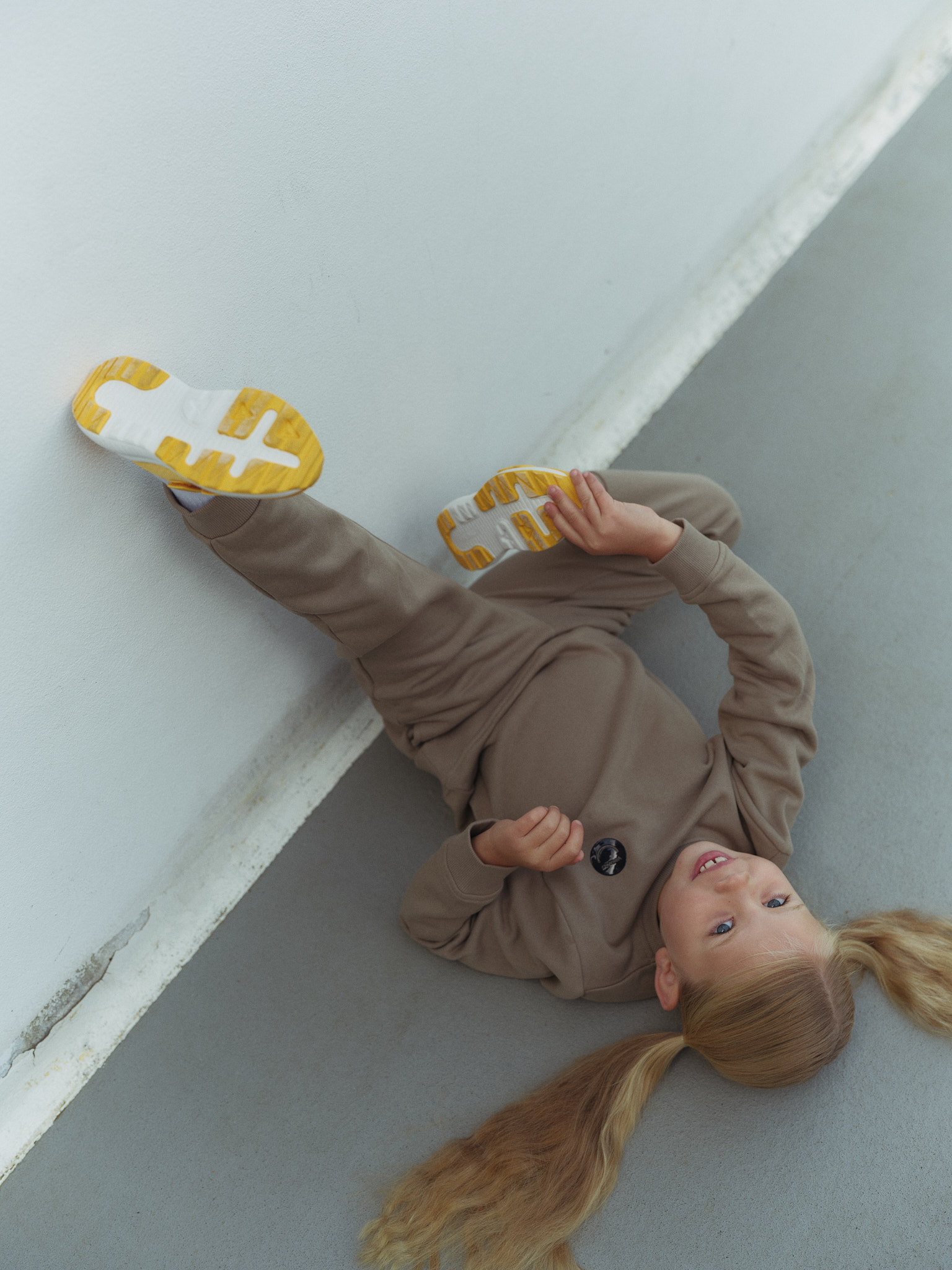 VIKINGのシューズを履いた子どもたち