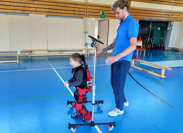 Exoskelett-gestütztes Gangtraining