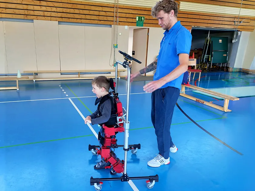 Exoskelett-gestütztes Gangtraining