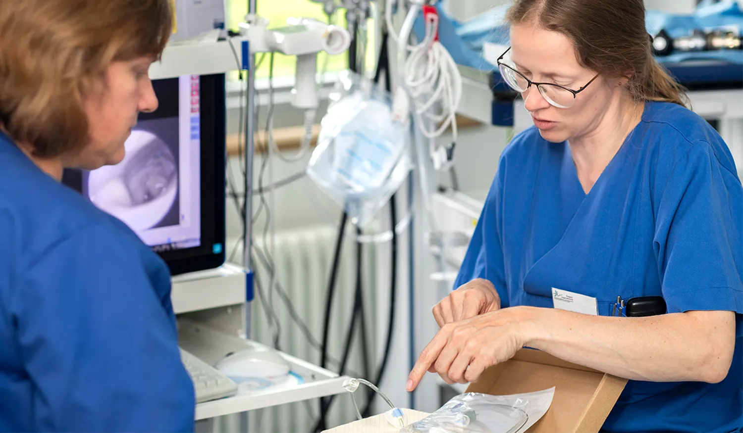 Fachlicher Austausch zwischen Ärztin und Pflegefachkraft im Hegau-Jugendwerk Gailingen zur diagnostischen Einschätzung