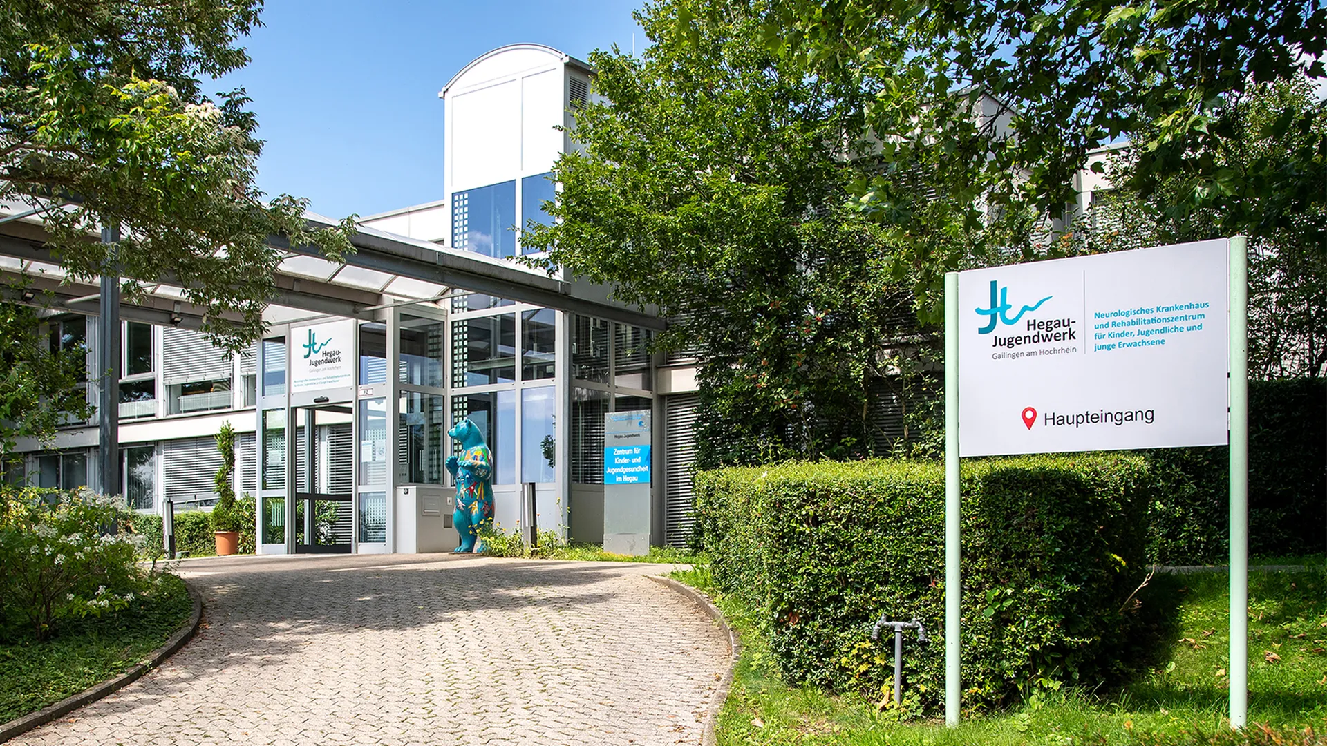 Haupteingang neurologisches Krankenhaus und Rehaklinik Hegau-Jugendwerk Gailingen