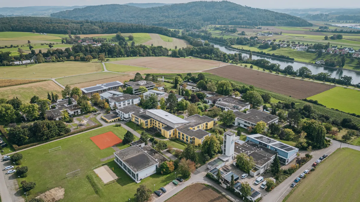 das Hegau-Jugendwerk aus der Luft betrachtet - Aufnahme aus dem Jahr 2025