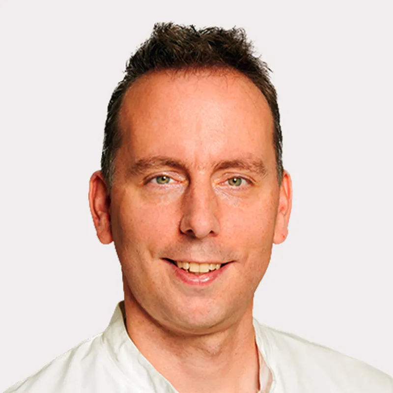 Dr. med.Stefan Bushuven DESA EDIC, Facharzt für Anästhesiologie, Zusatzbezeichnung Medizinhygiene, Intensiv-, Notfall- und Palliativmedizin, Ärztliches Qualitätsmanagement, Dysphagiediagnostik