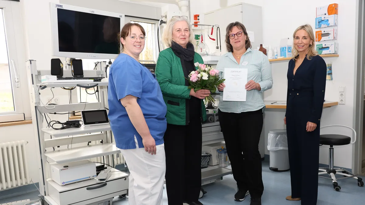 Gratulation zur Anerkennung als Atmungstherapeutin an Dagmar Schillinger.