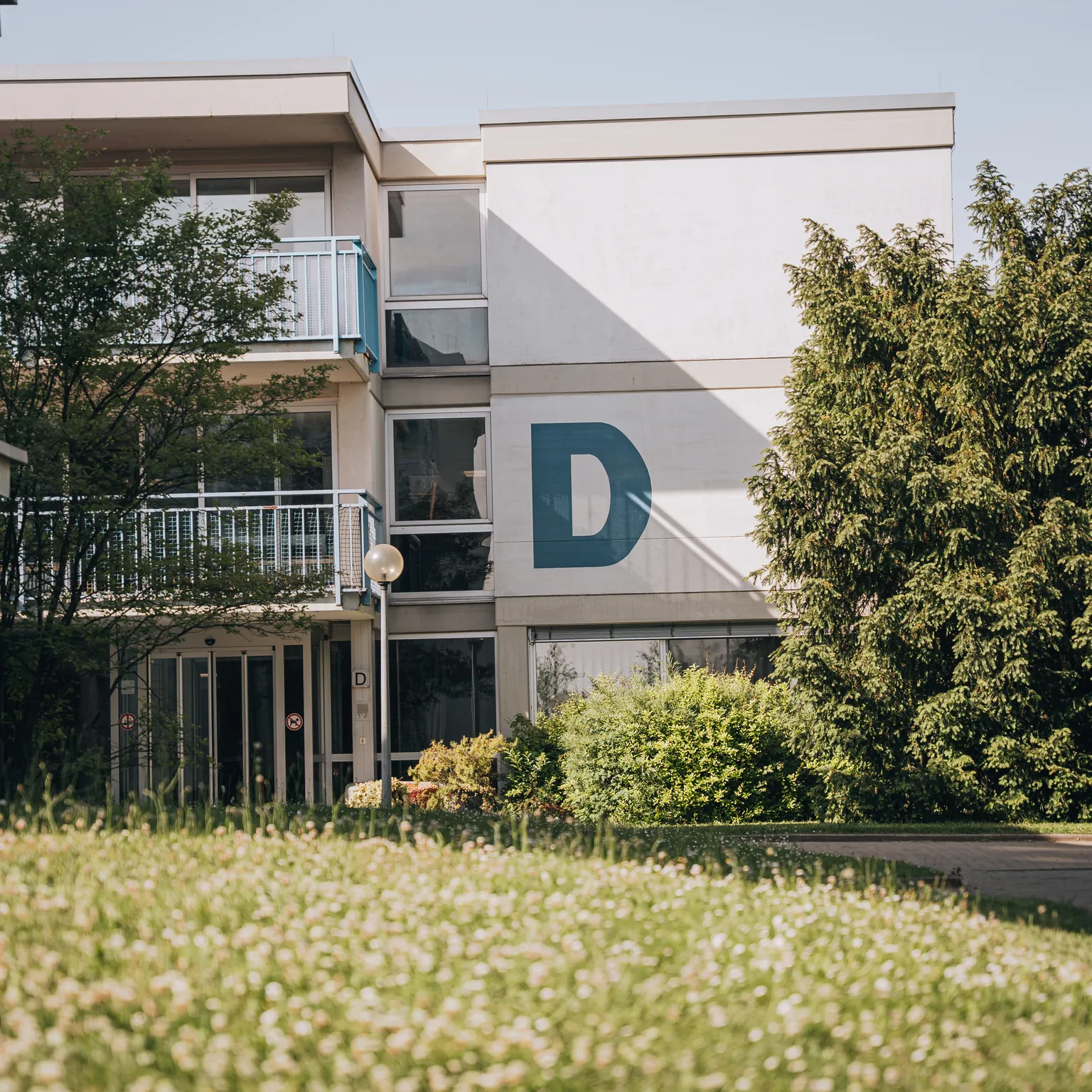Das Haus D, eines der beiden Elternhäuser auf der Klinikgelände des Hegau-Jugendwerks Gailingen.