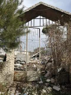 Photo alt text is missing.