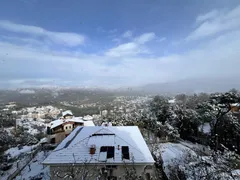 Photo alt text is missing.