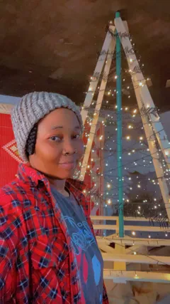 Photo alt text is missing.