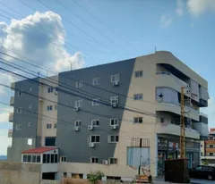 Photo alt text is missing.