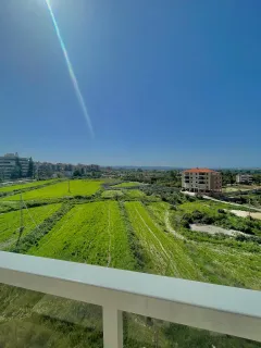 Photo alt text is missing.