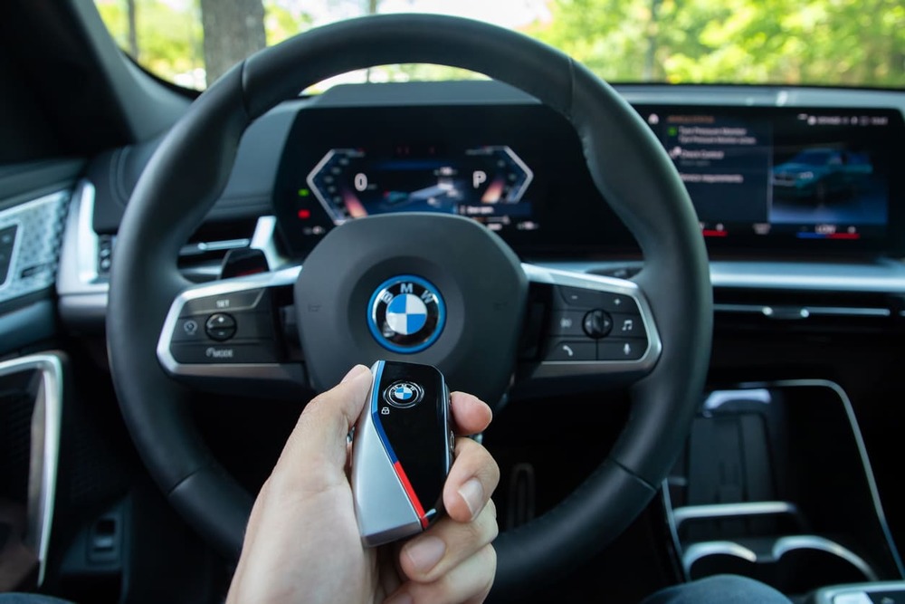 cuánta autonomía tiene un coche eléctrico interior del BMW iX