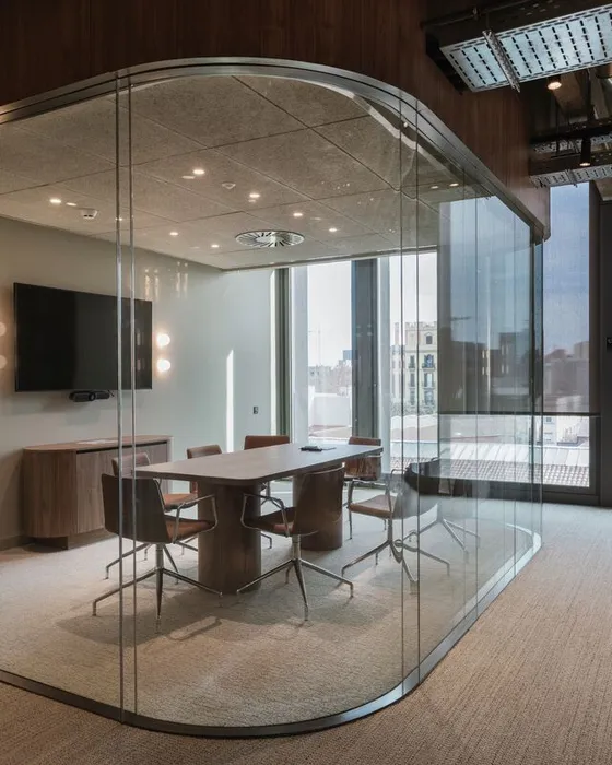 Switch Barcelona hall — visual comfort for the team