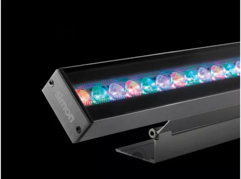 Detail of the cabling system between Simon Iris LED luminaires with five-pin connectors
