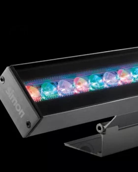 Detail of the cabling system between Simon Iris LED luminaires with five-pin connectors