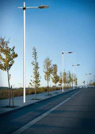 Simon Nath M road luminaire mounted on column — motorway installation