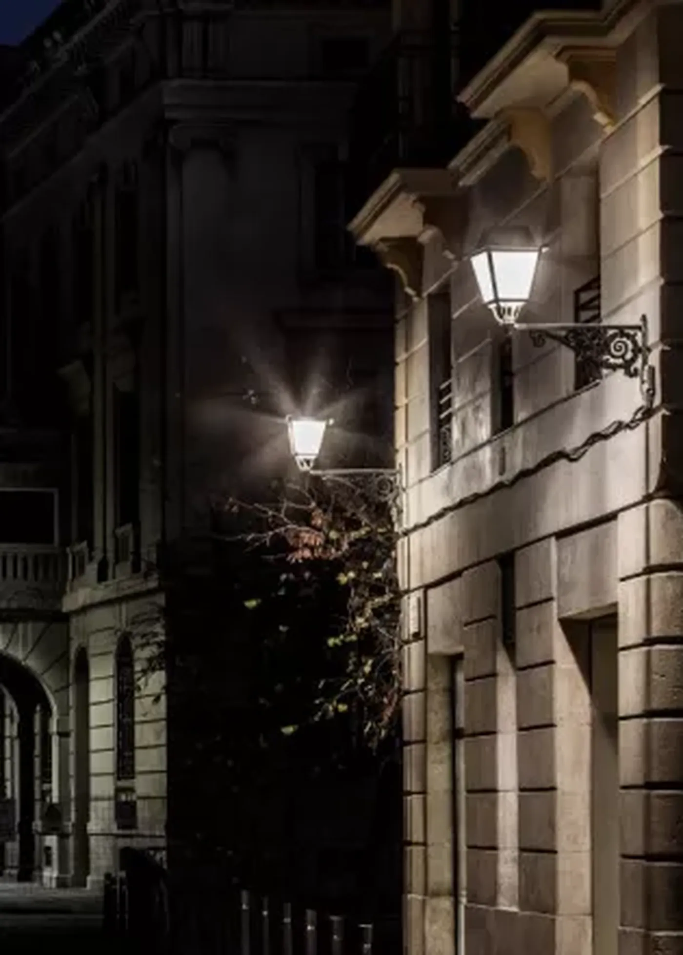 Luminaire Simon Praga M Pro modèle 2833R avec couvercle conique et enjoliveur