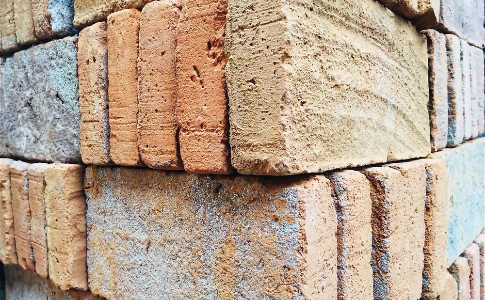 Muestra de ladrillos de adobe para bioconstrucción
