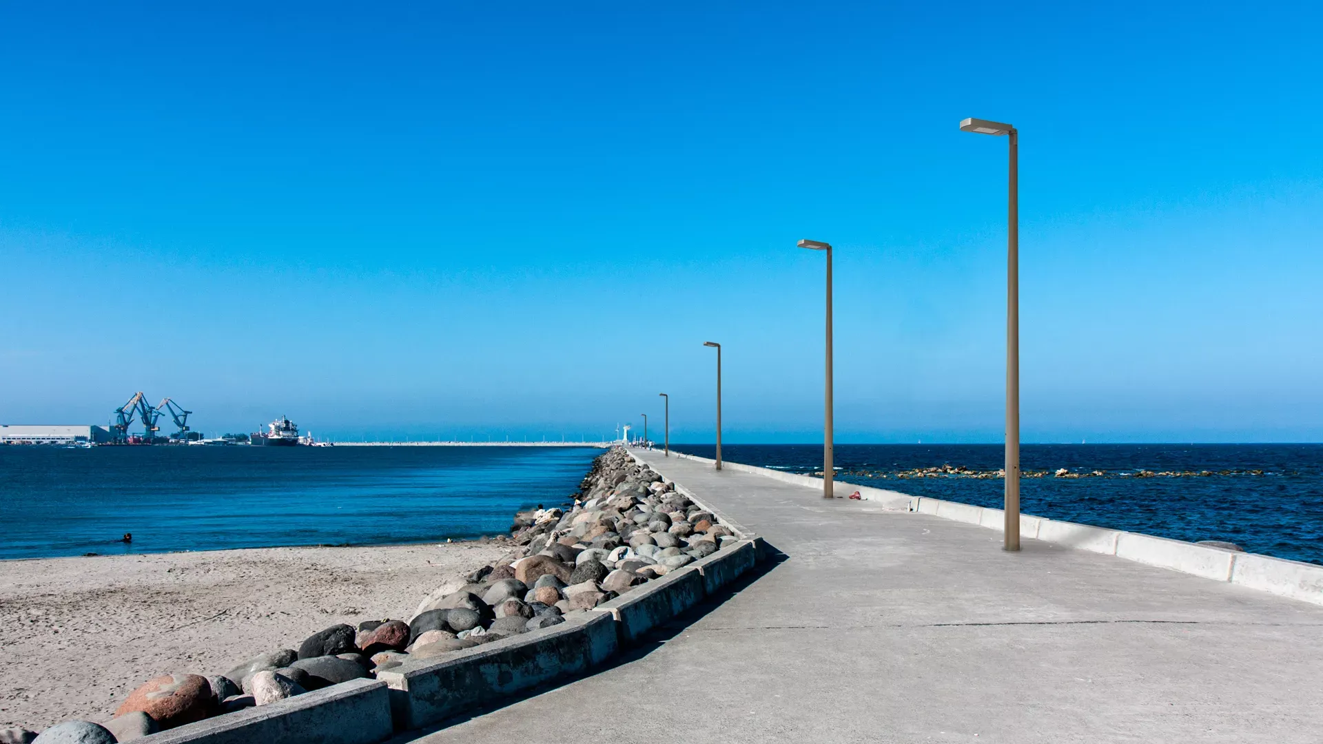 Panoramic view of Simon Altair IXF installed on an avenue — outdoor public lighting