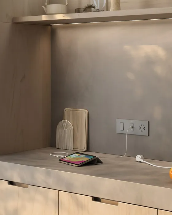 Simon — Home — Charge your devices easily