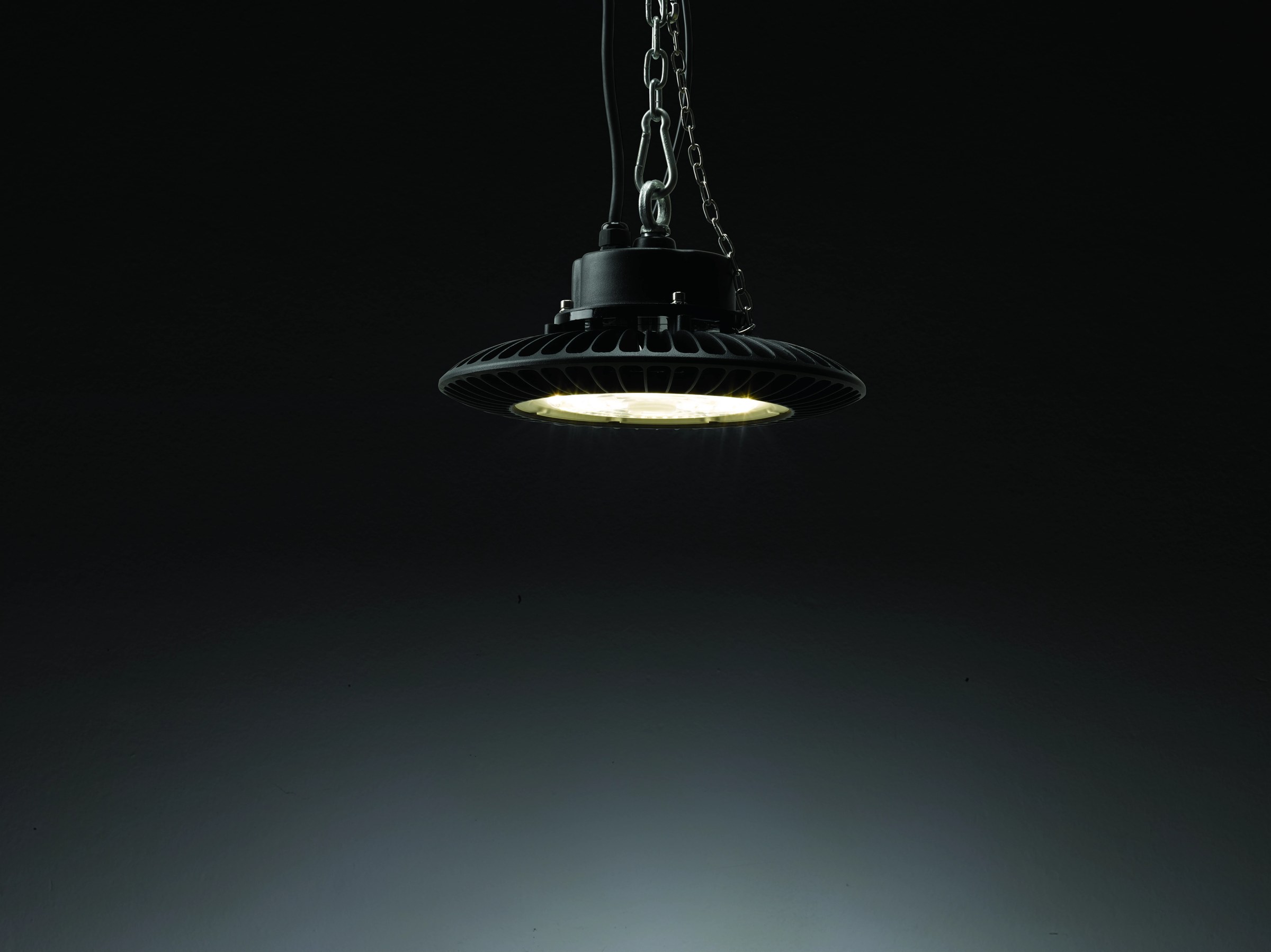 Simon 716 industrial application — open space with suspended luminaires