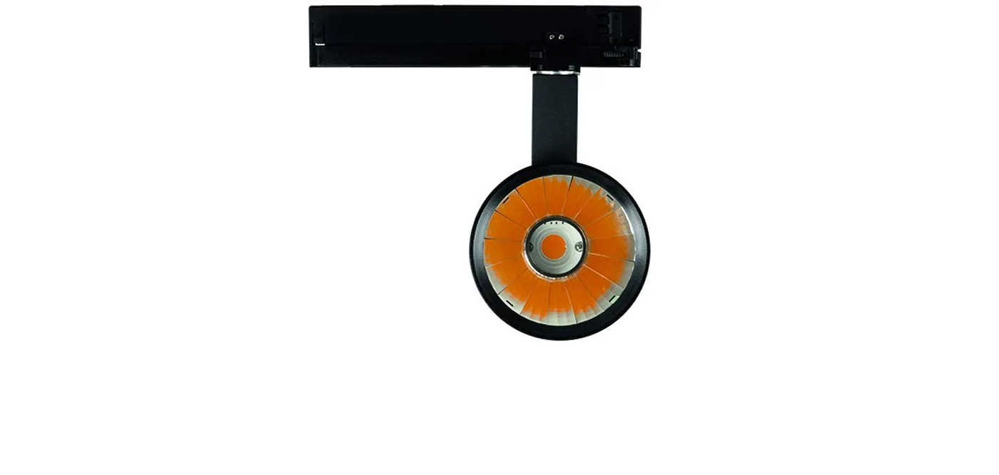Vista frontal del Simon 650 negro con COB LED encendido en luz cálida — detalle óptico