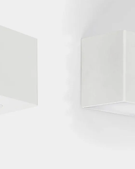Luminária de parede Simon 707 com design cúbico integrada arquitetonicamente