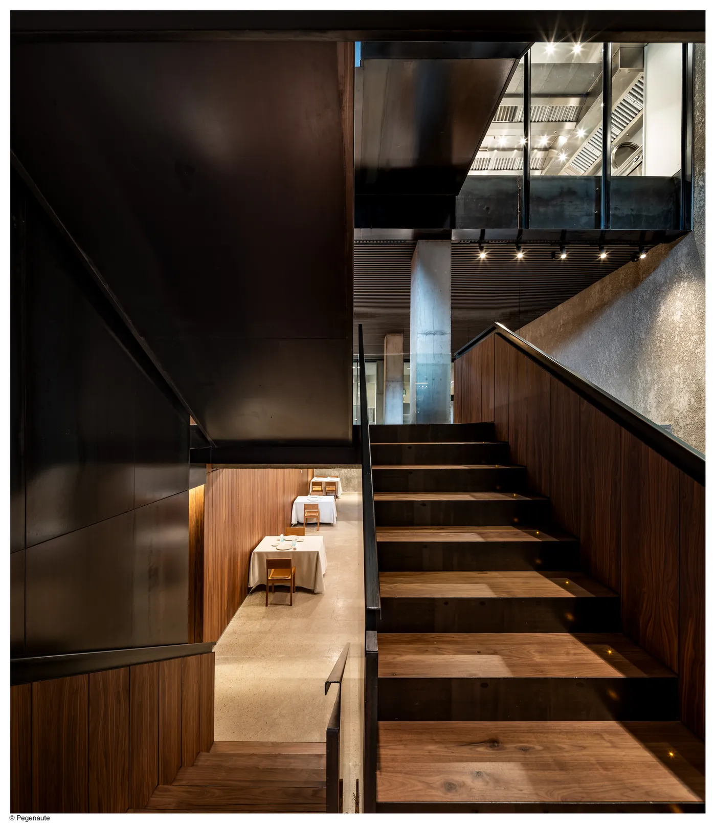 Cobo Estratos restaurant by Pegenaute