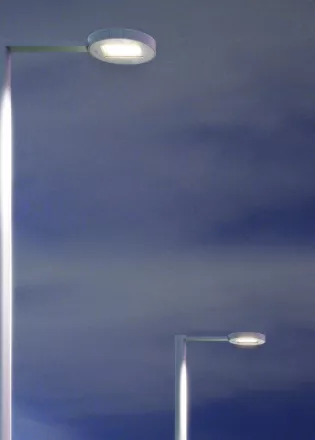 Vue du mât Simon Kelp Merak avec bras latéral et luminaire