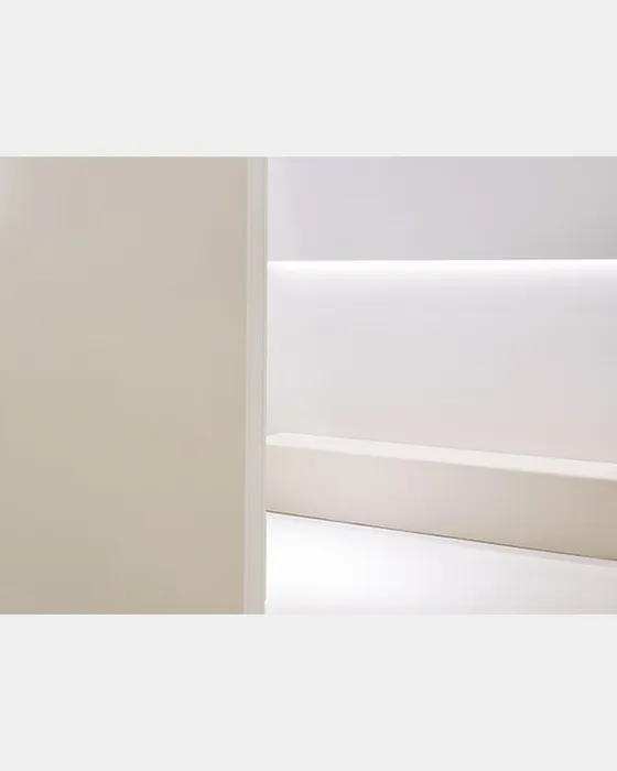 Simon 810 angle profile in a corner application
